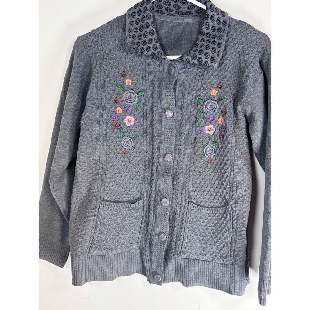 Vintage Gray Floral Embroidered Button Front Cardigan Sweater Cable Knit Pocket